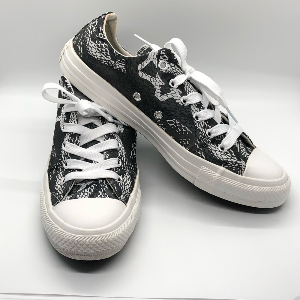 Reptile Print Low Top Converse sz 8
